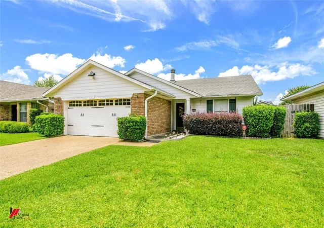 Photo 1 of Single family home for sale at 426 Stratmore Dr, Shreveport, LA 71115 | MLS# 21320223 | Listing updated on 2026-09-14