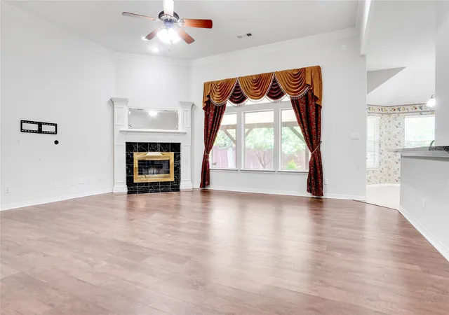 Photo 4 of Single family home for sale at 3401 Ledbetter Ct, Arlington, TX 76001 | MLS# 21316727 | Listing updated on 2026-08-02