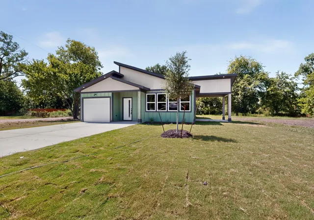 Photo 2 of Sale Pending at 745 W Marshall, Cooper, TX 75432 | MLS# 21320260 | Listing updated on 2026-09-22