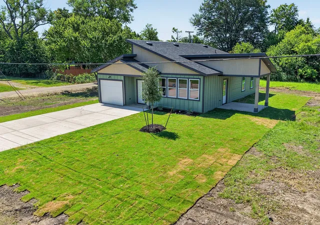 Photo 4 of Sale Pending at 745 W Marshall, Cooper, TX 75432 | MLS# 21320260 | Listing updated on 2026-09-22