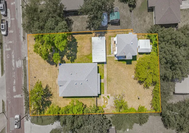 Photo 4 of Single family home for sale at 648 N Belknap St, Stephenville, TX 76401 | MLS# 21320273 | Listing updated on 2026-09-07