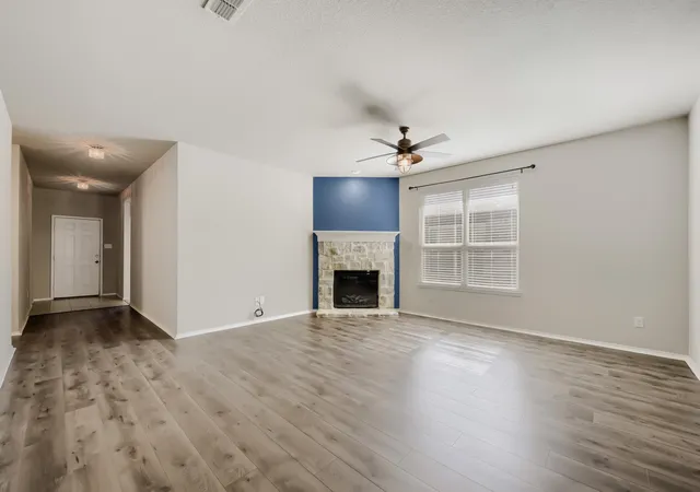 Photo 4 of Single family home for sale at 6225 Topsail Dr, Fort Worth, TX 76179 | MLS# 21313385 | Listing updated on 2026-10-02