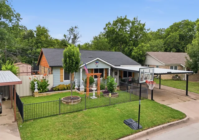 Photo 1 of Single family home for sale at 520 Thompson Dr, Saginaw, TX 76179 | MLS# 21315253 | Listing updated on 2026-09-09