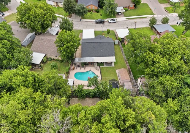 Photo 2 of Single family home for sale at 520 Thompson Dr, Saginaw, TX 76179 | MLS# 21315253 | Listing updated on 2026-09-09