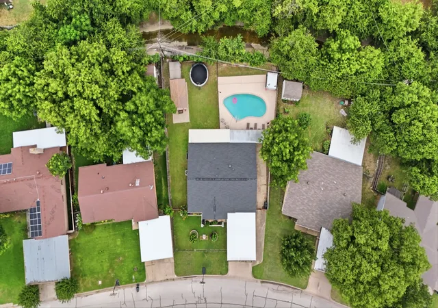 Photo 4 of Single family home for sale at 520 Thompson Dr, Saginaw, TX 76179 | MLS# 21315253 | Listing updated on 2026-10-03
