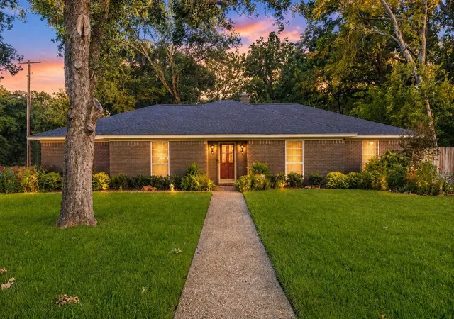 Photo 2 of Single family home for sale at 1401 Bowie Cir, Corsicana, TX 75110 | MLS# 21320008 | Listing updated on 2026-09-13