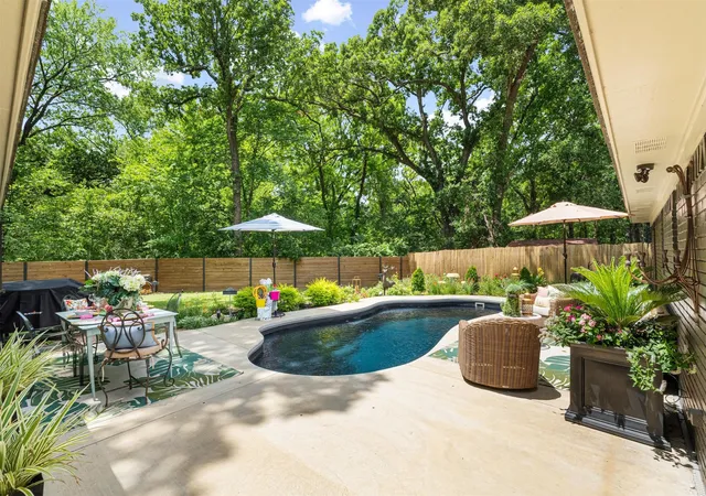 Photo 3 of Single family home for sale at 1401 Bowie Cir, Corsicana, TX 75110 | MLS# 21320008 | Listing updated on 2026-09-13