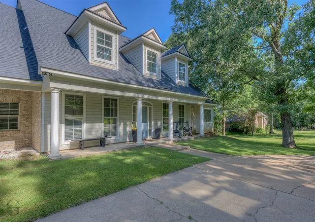 Photo 3 of Single family home for sale at 111 Oak Leaf Trl, Benton, LA 71006 | MLS# 21320439 | Listing updated on 2026-08-01