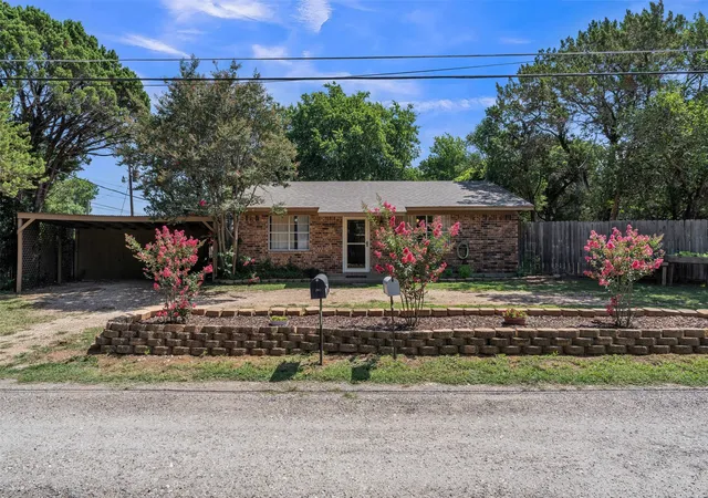 Photo 2 of Sale Pending at 190 Crowfoot Ln, Whitney, TX 76692 | MLS# 21315992 | Listing updated on 2026-09-14