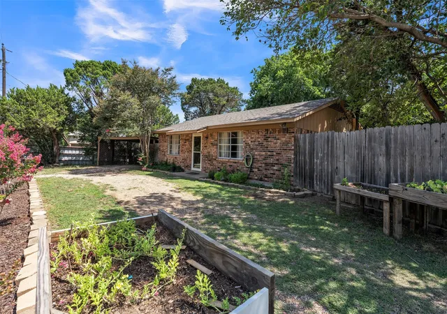 Photo 3 of Sale Pending at 190 Crowfoot Ln, Whitney, TX 76692 | MLS# 21315992 | Listing updated on 2026-09-14