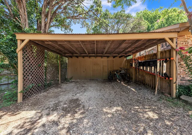 Photo 4 of Sale Pending at 190 Crowfoot Ln, Whitney, TX 76692 | MLS# 21315992 | Listing updated on 2026-09-14