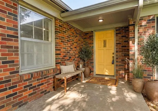 Photo 2 of Sale Pending at 202 S Tower St, Weatherford, TX 76086 | MLS# 21316779 | Listing updated on 2026-09-09