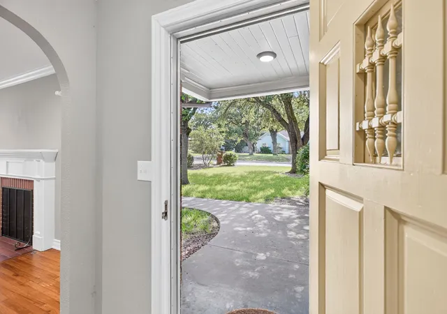 Photo 3 of Sale Pending at 202 S Tower St, Weatherford, TX 76086 | MLS# 21316779 | Listing updated on 2026-09-09