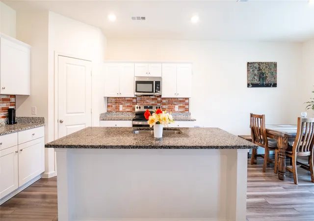 Photo 4 of Single family home for sale at 8321 Bufflehead Dr, Fort Worth, TX 76179 | MLS# 21312637 | Listing updated on 2026-09-12