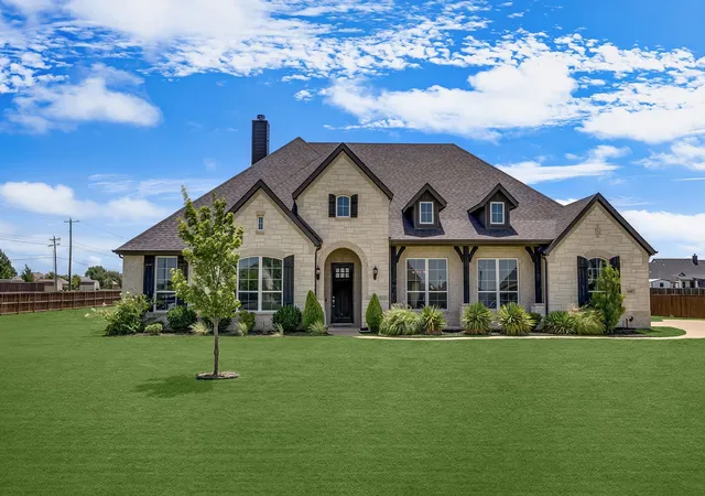 Photo 3 of Single family home for sale at 610 Cimarron Meadows Dr, Waxahachie, TX 75167 | MLS# 21318791 | Listing updated on 2026-09-13