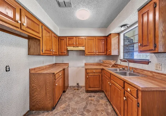 Photo 4 of Single family home for sale at 116 George Ct, Springtown, TX 76082 | MLS# 21318355 | Listing updated on 2026-09-24