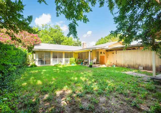 Photo 2 of Single family home for sale at 9170 Dogwood St, Frisco, TX 75033 | MLS# 21319047 | Listing updated on 2026-09-14
