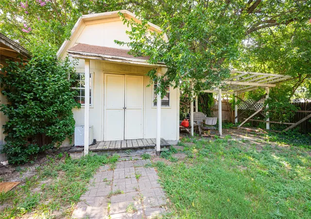 Photo 3 of Single family home for sale at 9170 Dogwood St, Frisco, TX 75033 | MLS# 21319047 | Listing updated on 2026-09-14