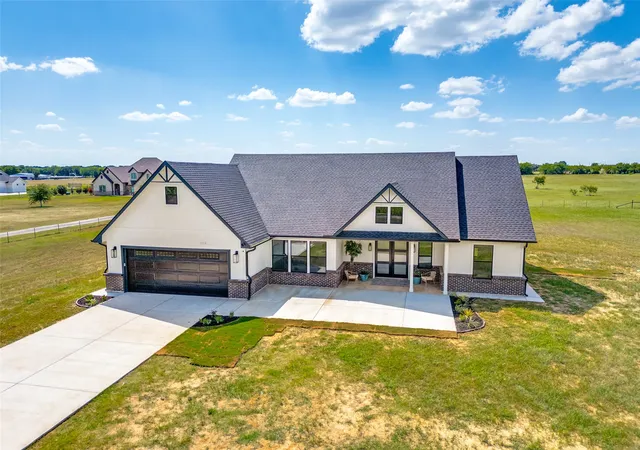 Photo 1 of Single family home for sale at 3150 Crisp Rd, Ennis, TX 75119 | MLS# 21316045 | Listing updated on 2026-09-24