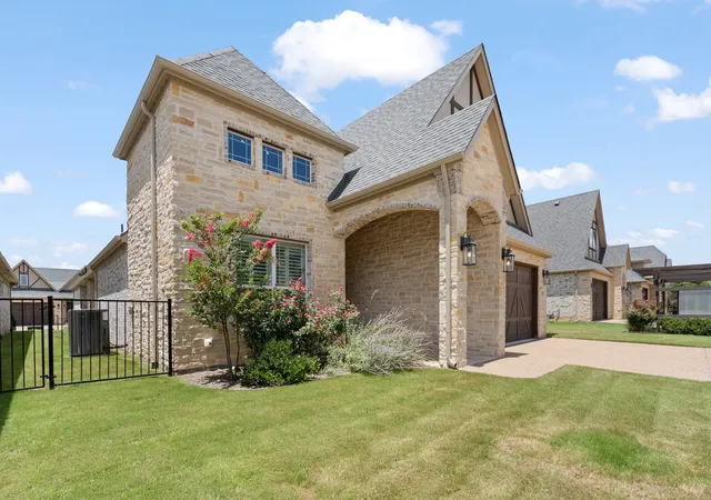 Photo 2 of Single family home for sale at 2407 Vineyard Dr, Granbury, TX 76048 | MLS# 21319831 | Listing updated on 2026-10-06