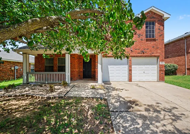 Photo 1 of Single family home for sale at 3425 Hermalinda Dr, Denton, TX 76207 | MLS# 21318836 | Listing updated on 2026-09-11