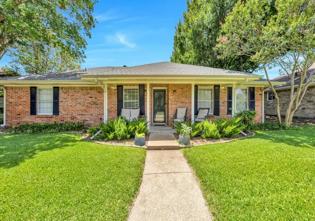 Photo 2 of Sale Pending at 2500 Stonemoss Dr, Plano, TX 75075 | MLS# 21316315 | Listing updated on 2026-09-12