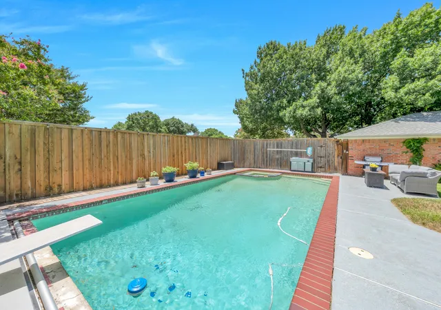 Photo 4 of Sale Pending at 2500 Stonemoss Dr, Plano, TX 75075 | MLS# 21316315 | Listing updated on 2026-09-12