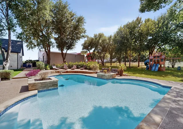 Photo 4 of Single family home for sale at 6130 Grauton Dr, Mansfield, TX 76063 | MLS# 21320489 | Listing updated on 2026-09-29