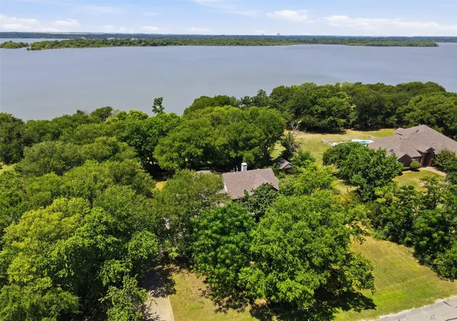 Photo 2 of Single family home for sale at 3101 W Oak Shores Dr, Cross Roads, TX 76227 | MLS# 21320846 | Listing updated on 2026-07-30