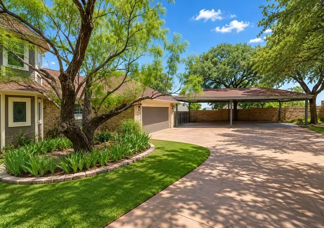 Photo 2 of Single family home for sale at 7400 Golf Club Dr, Fort Worth, TX 76179 | MLS# 21313433 | Listing updated on 2026-09-14