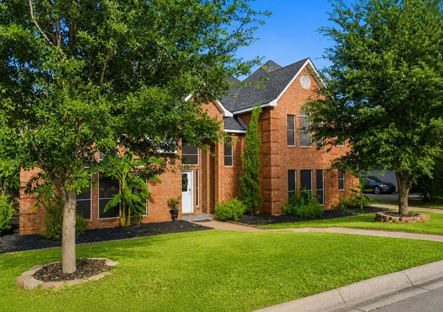 Photo 2 of Single family home for sale at 4407 Murwick Dr, Arlington, TX 76016 | MLS# 21320789 | Listing updated on 2026-09-16