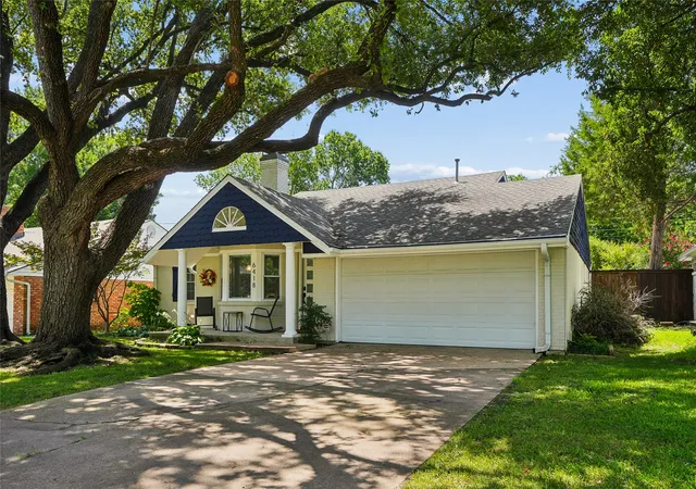 Photo 2 of Single family home for sale at 6418 Axton Ln, Dallas, TX 75214 | MLS# 21317396 | Listing updated on 2026-09-12