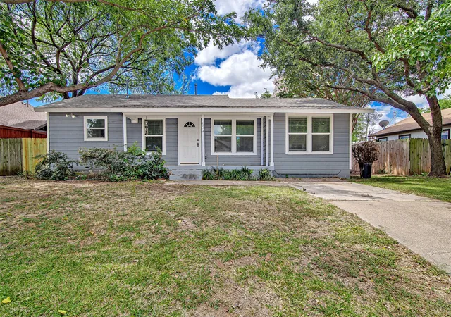 Photo 1 of Single family home for sale at 624 E Ellen Ave, Hurst, TX 76053 | MLS# 21320884 | Listing updated on 2026-09-10
