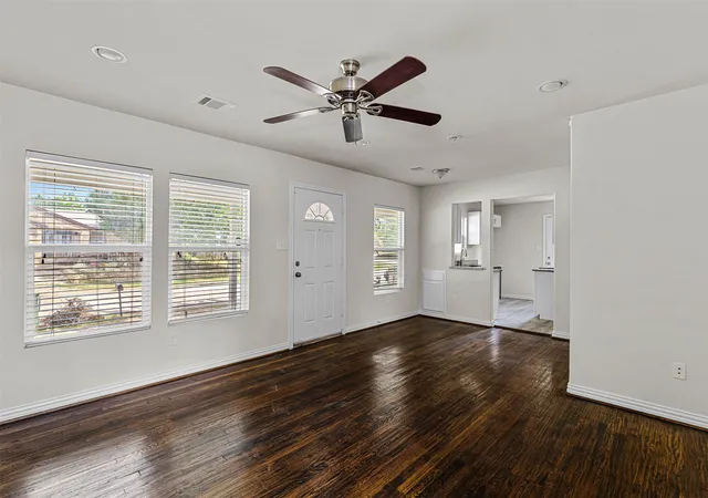 Photo 4 of Single family home for sale at 624 E Ellen Ave, Hurst, TX 76053 | MLS# 21320884 | Listing updated on 2026-09-10