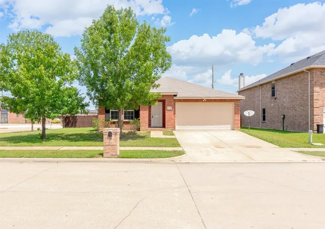 Photo 1 of Single family home for sale at 806 White Fields Wy, Arlington, TX 76002 | MLS# 21319872 | Listing updated on 2026-09-08