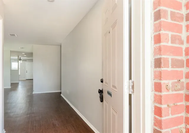 Photo 2 of Single family home for sale at 806 White Fields Wy, Arlington, TX 76002 | MLS# 21319872 | Listing updated on 2026-09-08