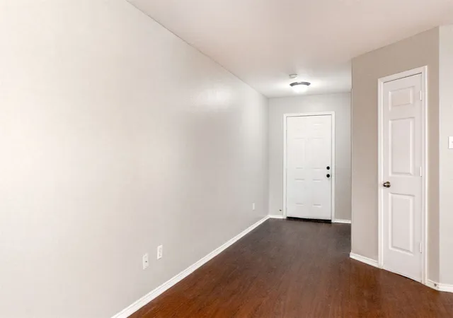 Photo 3 of Single family home for sale at 806 White Fields Wy, Arlington, TX 76002 | MLS# 21319872 | Listing updated on 2026-09-08