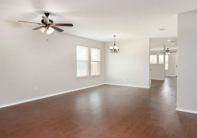 Photo 4 of Single family home for sale at 806 White Fields Wy, Arlington, TX 76002 | MLS# 21319872 | Listing updated on 2026-09-08