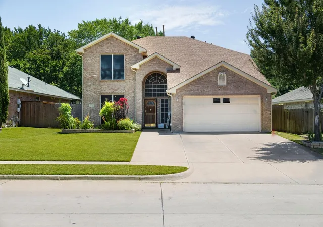 Photo 1 of Sale Pending at 3348 Autumn View Dr, Grand Prairie, TX 75050 | MLS# 21320804 | Listing updated on 2026-09-08