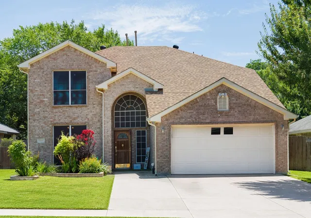 Photo 2 of Sale Pending at 3348 Autumn View Dr, Grand Prairie, TX 75050 | MLS# 21320804 | Listing updated on 2026-09-08