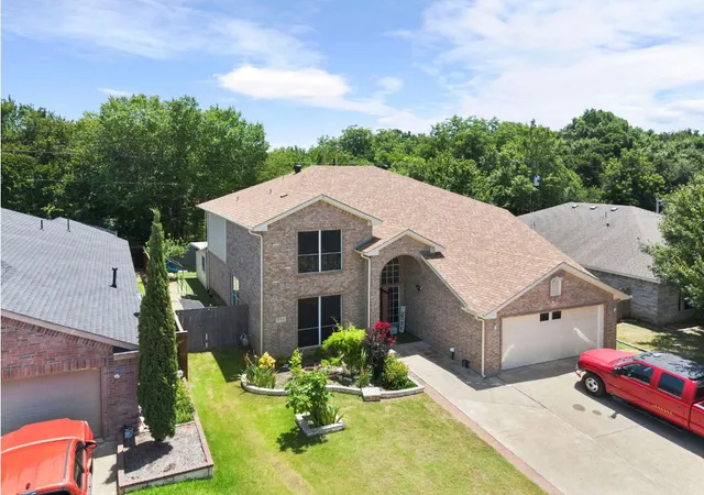 Photo 3 of Sale Pending at 3348 Autumn View Dr, Grand Prairie, TX 75050 | MLS# 21320804 | Listing updated on 2026-09-08
