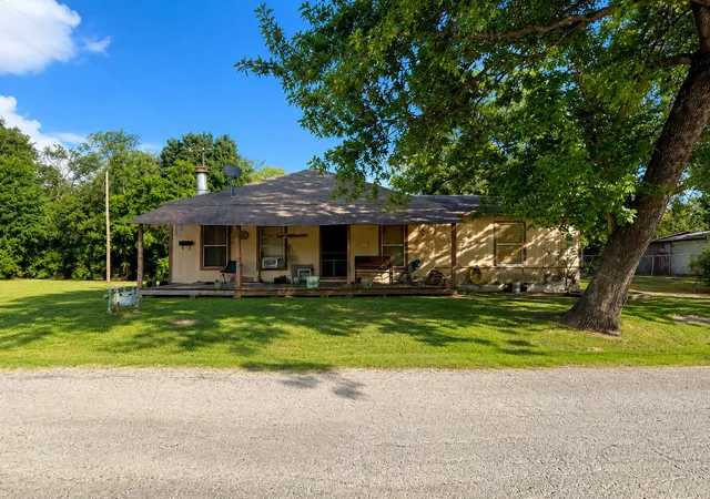 Photo 2 of Single family home for sale at 601 Sw 2nd St, Kerens, TX 75144 | MLS# 21320925 | Listing updated on 2026-09-12