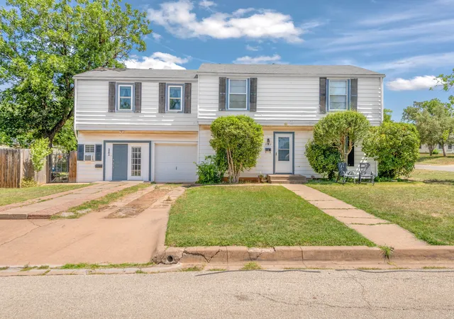 Photo 1 of Multi family home for sale at 2202 And 2204 S 12th St, Abilene, TX 79605 | MLS# 21293998 | Listing updated on 2026-10-02