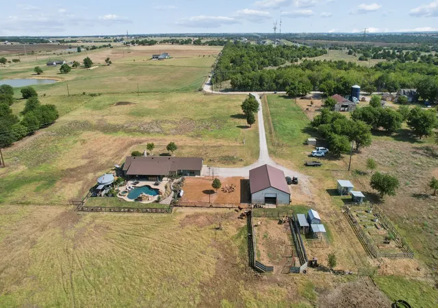 Photo 3 of Sale Pending at 481 County Road 205, Valley View, TX 76272 | MLS# 21319675 | Listing updated on 2026-09-16