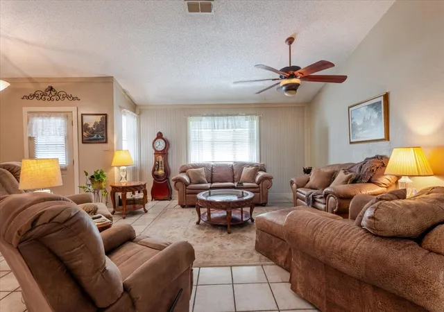 Photo 4 of Single family home for sale at 3908 Bandera Dr, Granbury, TX 76049 | MLS# 21320948 | Listing updated on 2026-09-10