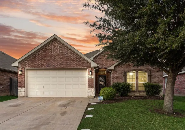 Photo 1 of Sale Pending at 500 Crescent Creek Ln, Fort Worth, TX 76140 | MLS# 21321019 | Listing updated on 2026-07-31