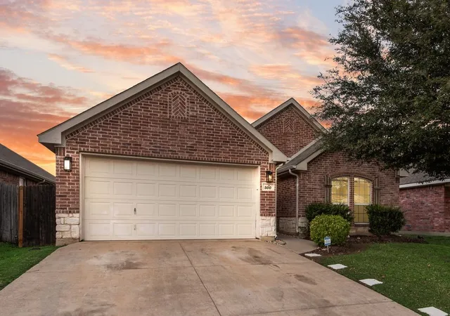 Photo 1 of Sale Pending at 500 Crescent Creek Ln, Fort Worth, TX 76140 | MLS# 21321019 | Listing updated on 2026-07-31