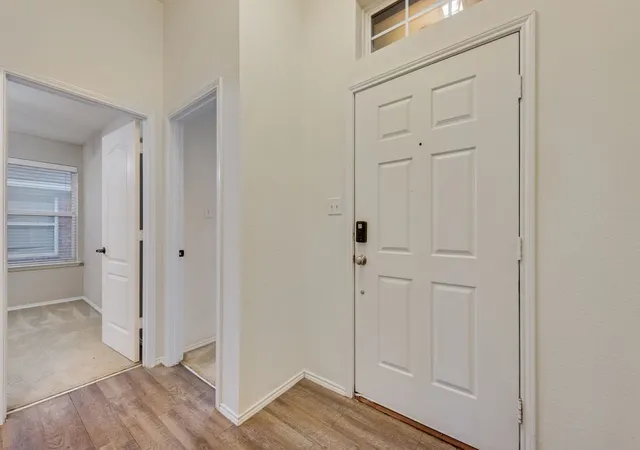 Photo 2 of Sale Pending at 500 Crescent Creek Ln, Fort Worth, TX 76140 | MLS# 21321019 | Listing updated on 2026-07-31