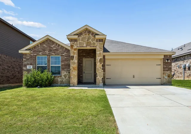 Photo 1 of Sale Pending at 313 Samuel St, Denton, TX 76207 | MLS# 21315759 | Listing updated on 2026-09-11