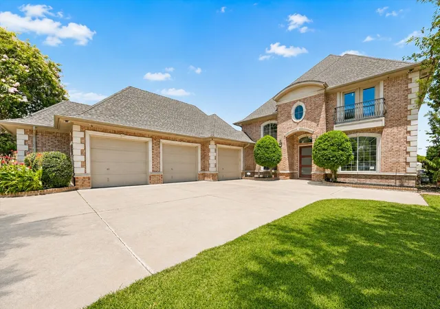 Photo 2 of Sale Pending at 6308 Estates Ln, Fort Worth, TX 76137 | MLS# 21316365 | Listing updated on 2026-09-24